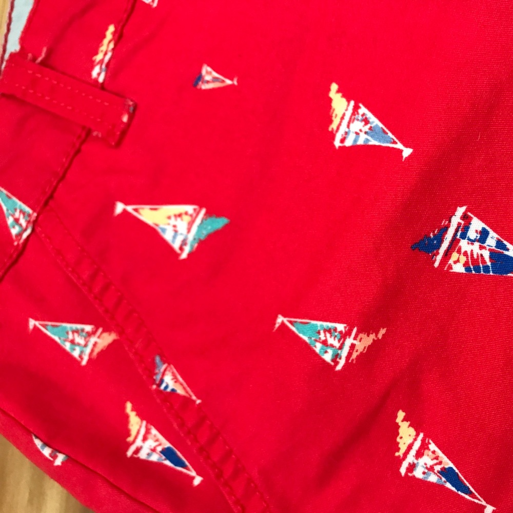 Red sail boat print shorts
